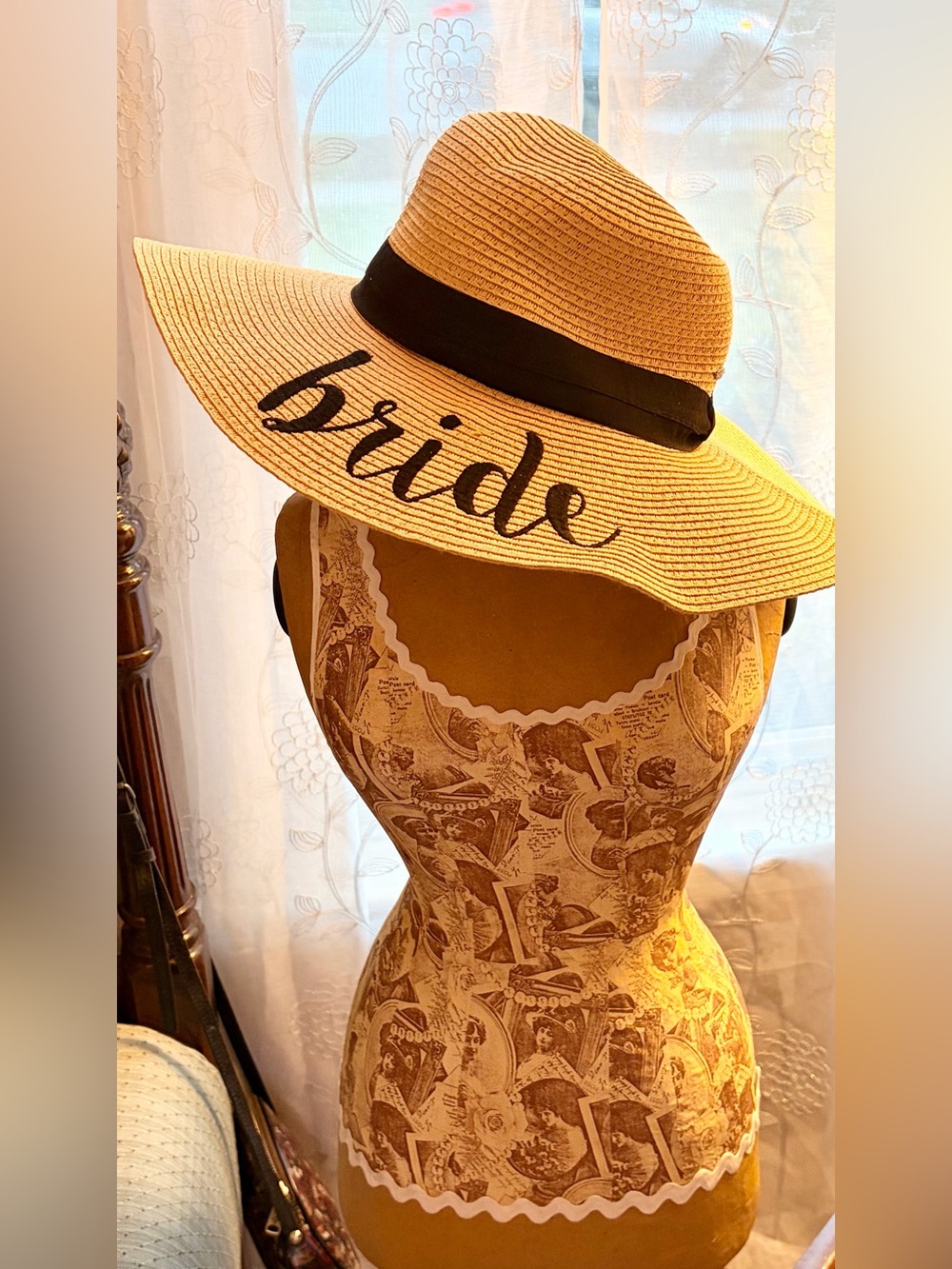 For the Lovely Bride 💍 A Natural Straw Sun Hat with a Chic Black Ribbon Band NEW